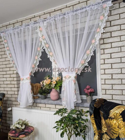 Hotová záclona s krajkou ROSE - 400 x 155 cm