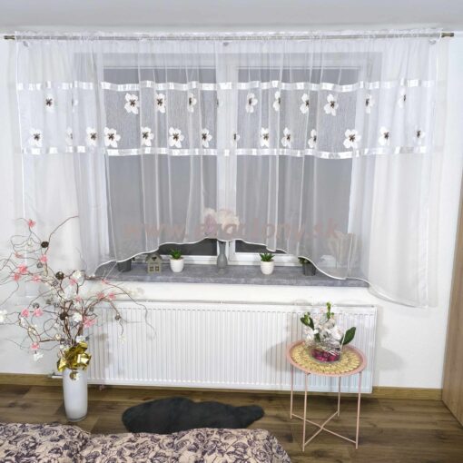 Hotová záclona Lenka s hnedými KVIETKAMI - 400 x 160 cm